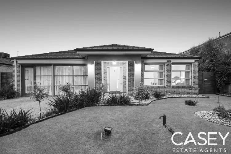 5 Aisbett Close, Lynbrook VIC 3975