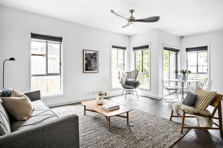 2/20 Lawrence Street, Hadfield VIC 3046