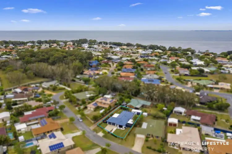 8 Smout Court, Sandstone Point QLD 4511