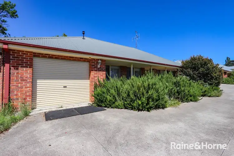 Main view of Homely unit listing, 2/204A Bentinck St, Bathurst NSW 2795