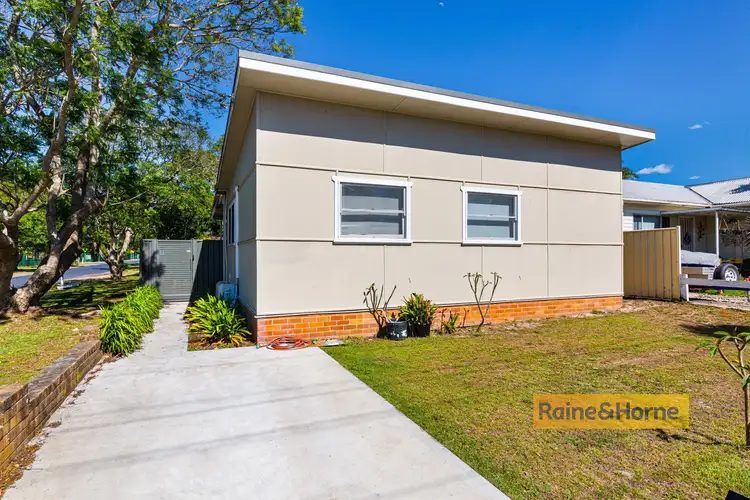 33 Carrington Avenue, Woy Woy NSW 2256