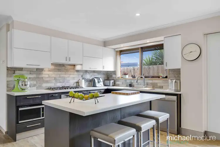Fourth view of Homely house listing, 2 Prestwick Court, Frankston VIC 3199