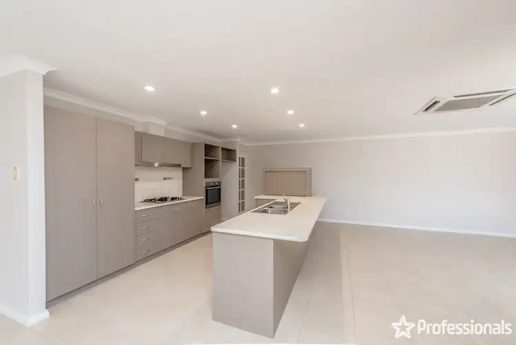 Third view of Homely house listing, 8 Foley Court, Mount Tarcoola WA 6530