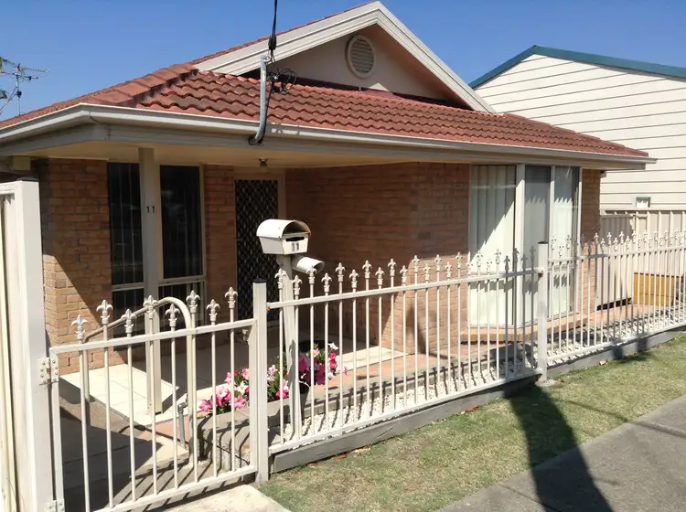 11 Crown Street