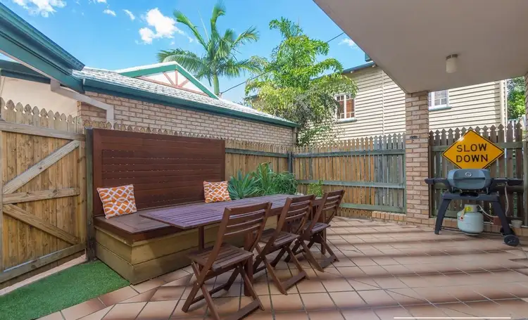 1/24 Baragoola Street, Coorparoo QLD 4151