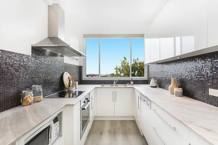 Third view of Homely apartment listing, 21/6-8 Penkivil Street, Bondi NSW 2026