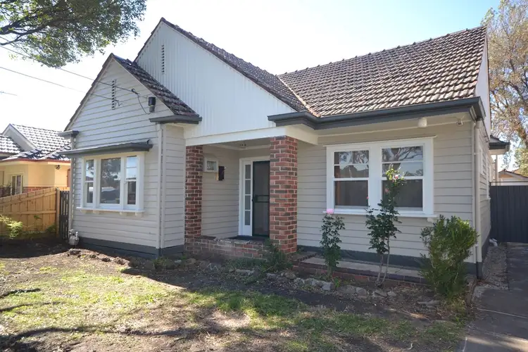 90 Grandview Avenue, Pascoe Vale South VIC 3044