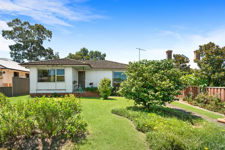 6 Megan Avenue, Smithfield NSW 2164