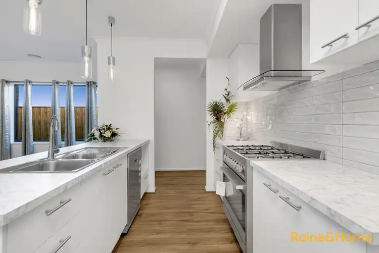 Fifth view of Homely house listing, 8 Canungra Way, Doreen VIC 3754