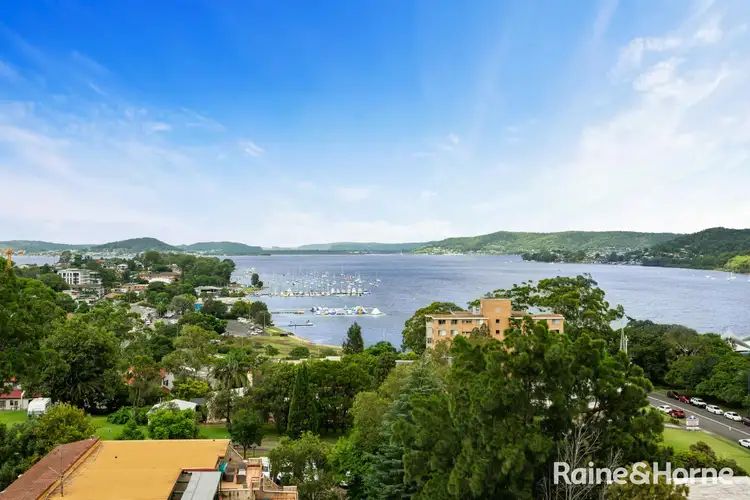 907/25 Mann Street, Gosford NSW 2250