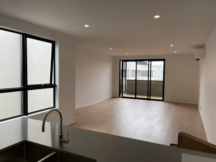 Fifth view of Homely townhouse listing, 8 oakden crescent, St Albans VIC 3021