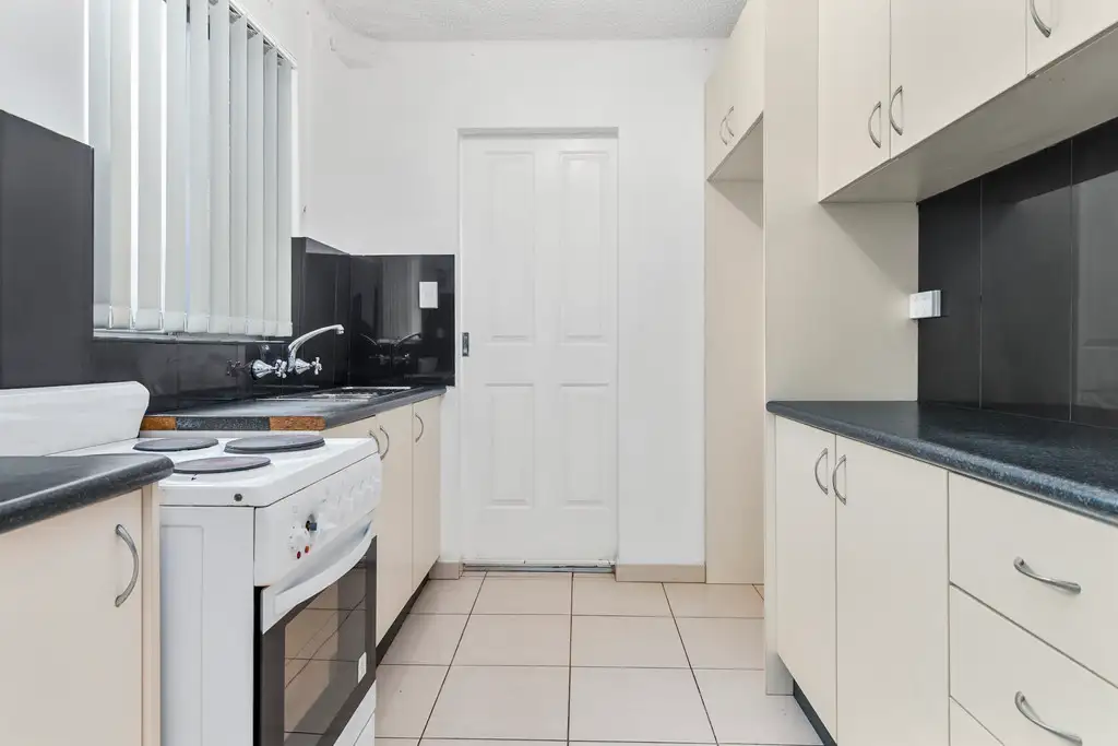 Main view of Homely unit listing, 2/116 Elizabeth Drive, Liverpool NSW 2170