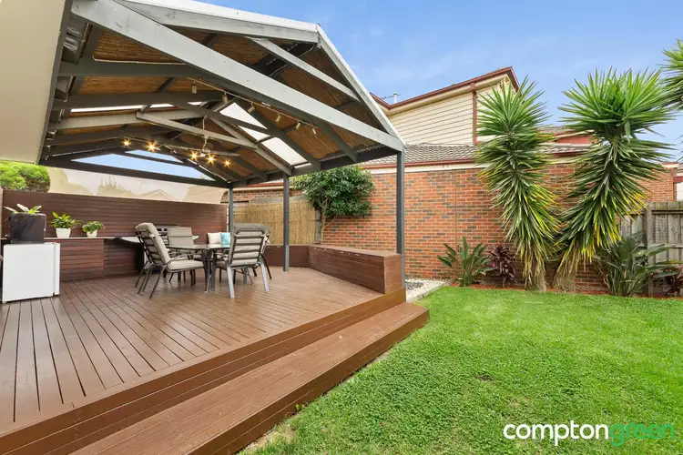 2/22 Rosshire Road, Newport VIC 3015