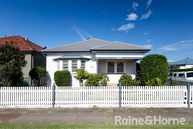 42 Roe Street, Mayfield NSW 2304
