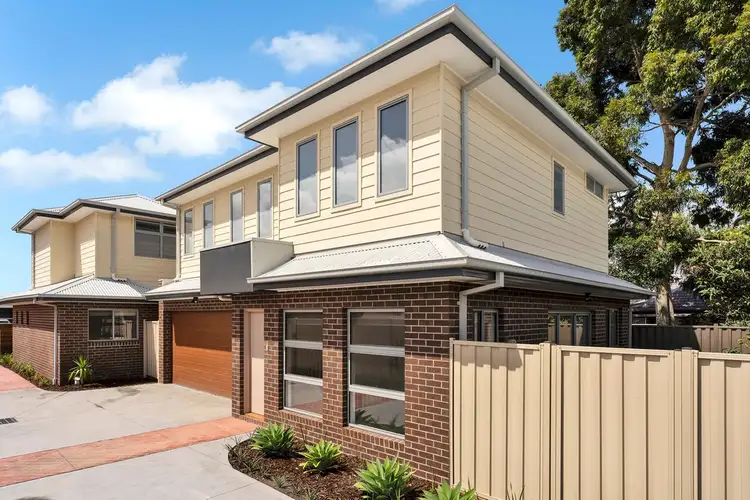 2/11 Cooper Ave, Altona North VIC 3025