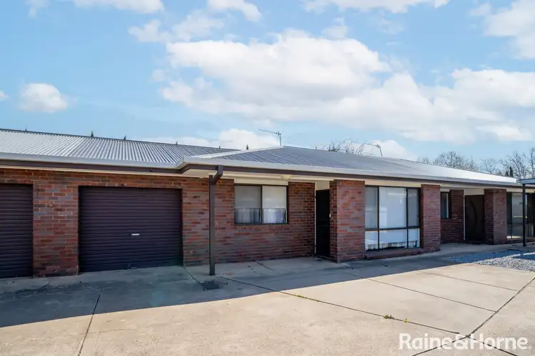 2/11 Lampe Avenue, Wagga Wagga NSW 2650