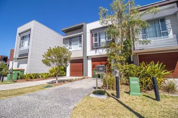 16 Brooklyn Crescent