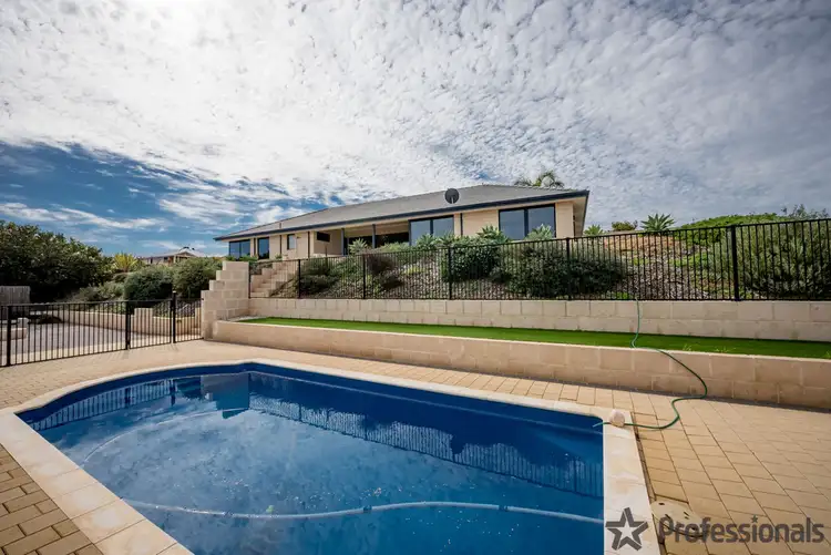 16 Eakins Crescent, Wandina WA 6530