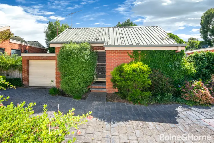 2/36 Stephen Street, Gisborne VIC 3437