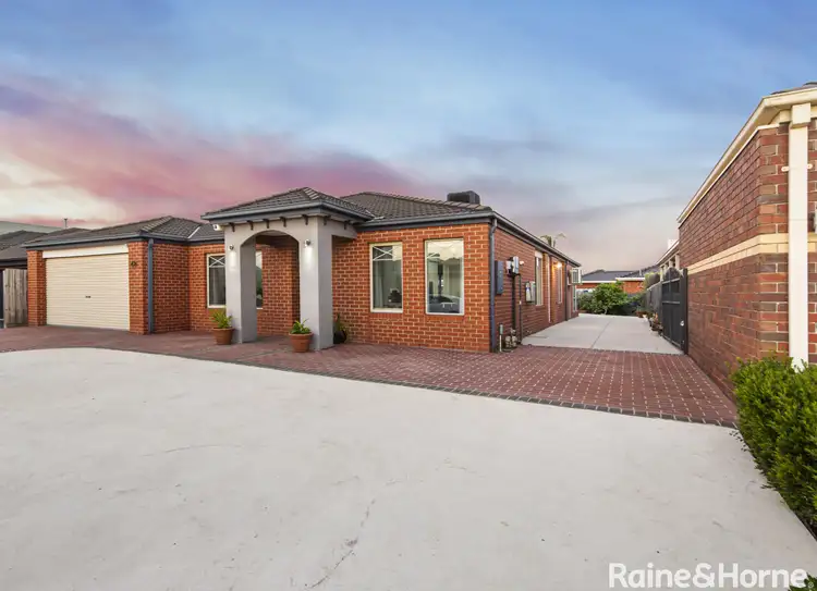 48 Jindabyne Avenue, Taylors Hill VIC 3037