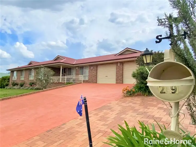 29 Petticoat Lane, Young NSW 2594