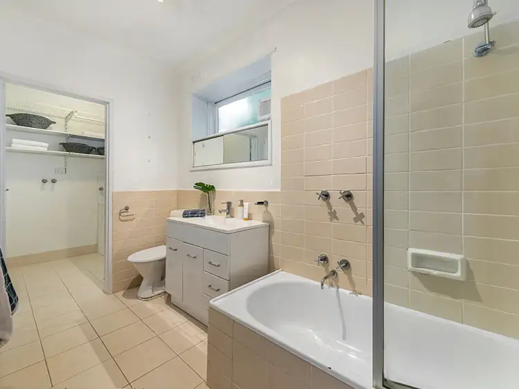 Sixth view of Homely unit listing, 2/74 Auburn Road, Hawthorn VIC 3122