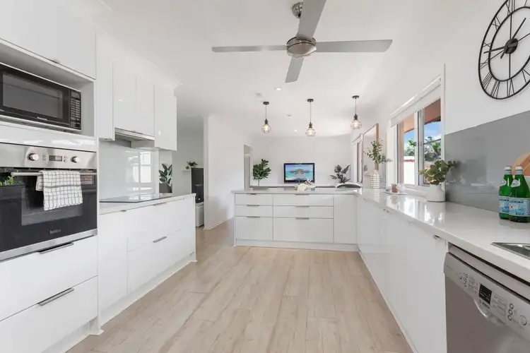 2 Kinglet Street, Burleigh Waters QLD 4220