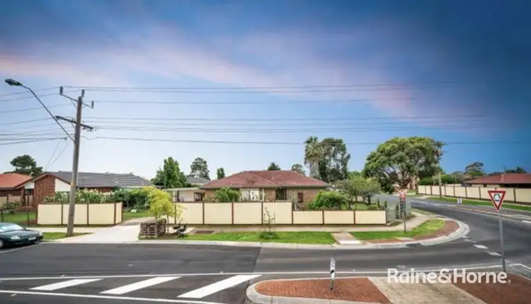 1 Cromwell Rd, Kings Park VIC 3021