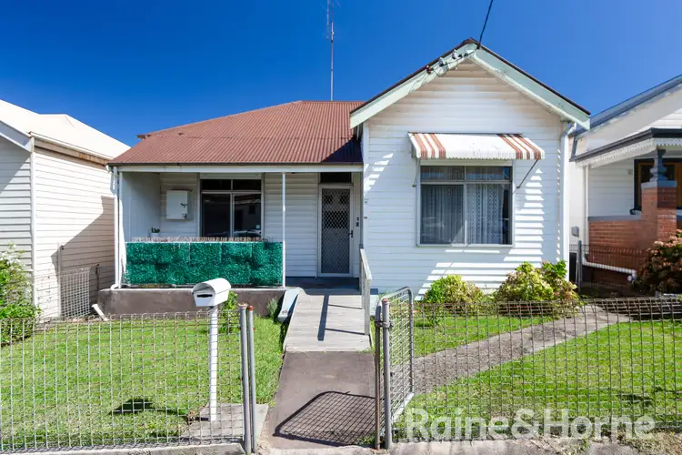 12 Kerr Street, Mayfield NSW 2304