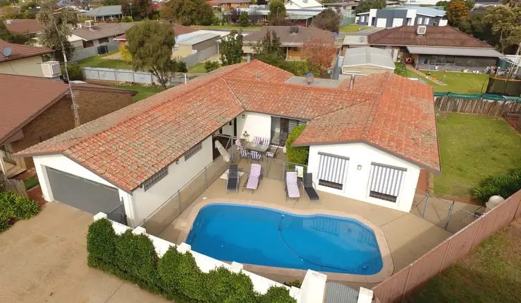 25 Roma Avenue