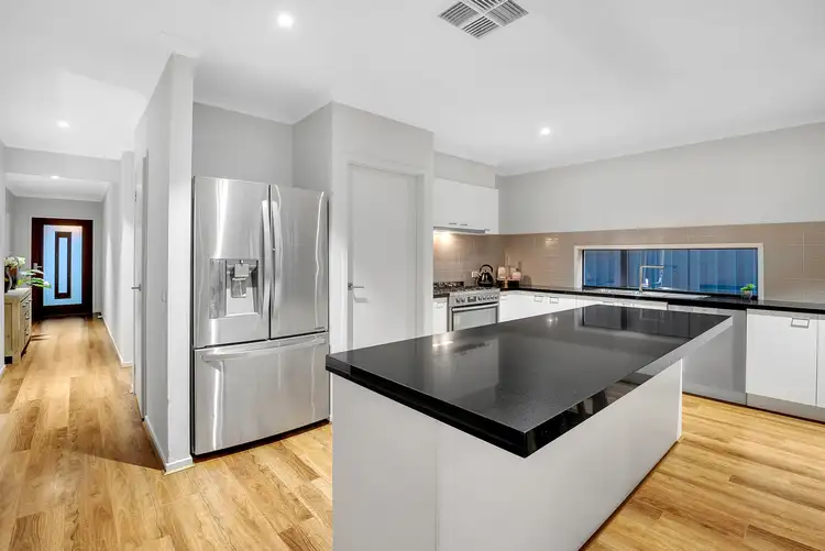 Fifth view of Homely house listing, 10 Landor Way, Craigieburn VIC 3064