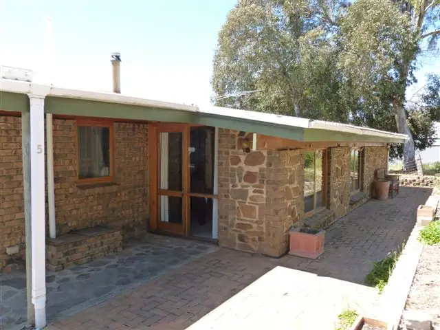 5 Hamiltons Road