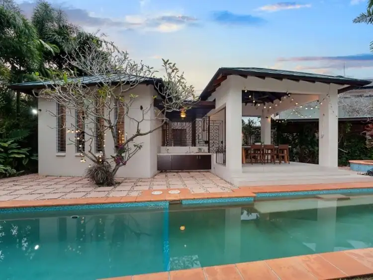 139 O'Shea Esplanade, Machans Beach QLD 4878