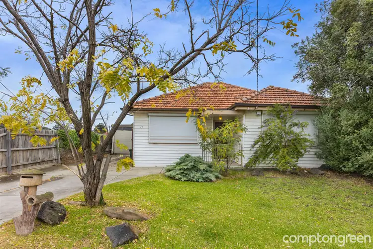 19 Stenhouse Avenue, Brooklyn VIC 3012