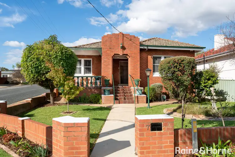7 Trevor Street, Turvey Park NSW 2650