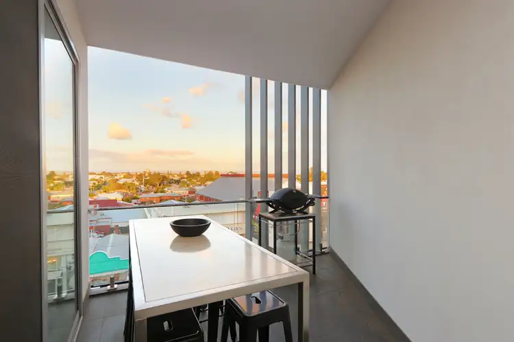10 Angove Street