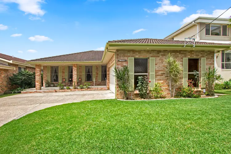 10 Ross Avenue, Narrawallee NSW 2539