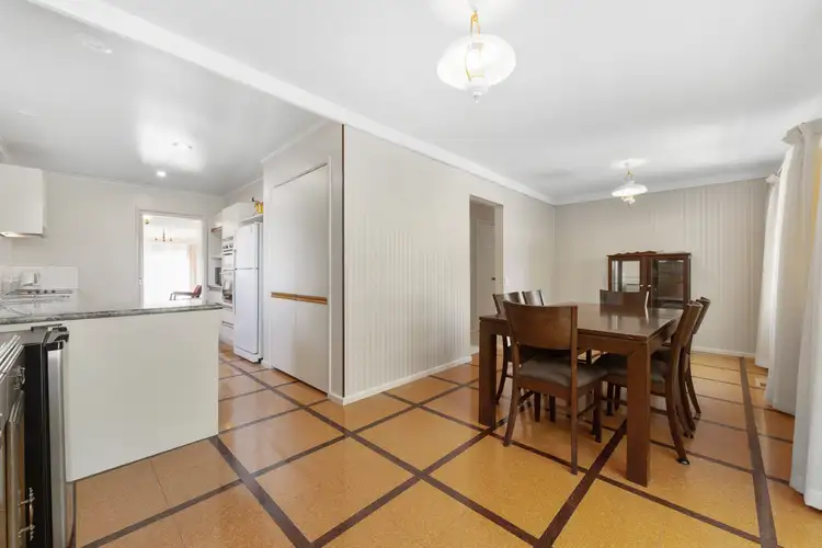 Fifth view of Homely house listing, 8 Weigela Court, Frankston VIC 3199