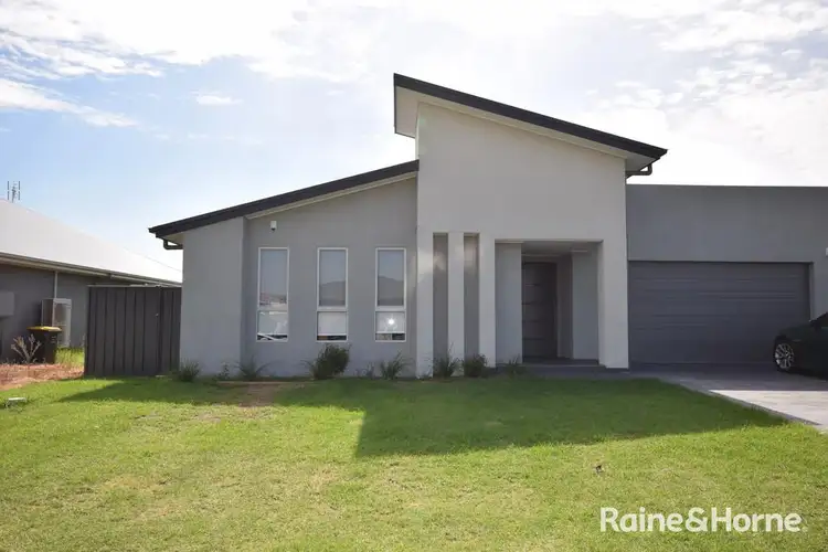 11 Wattlebird Road