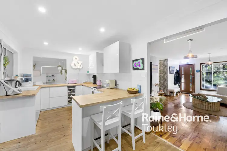 7 Warner Avenue, Tuggerawong NSW 2259