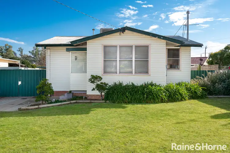 6 Gowrie Parade, Mount Austin NSW 2650