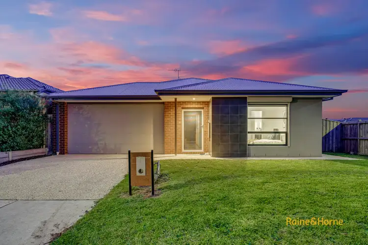 28 Springside Drive, Cranbourne West VIC 3977