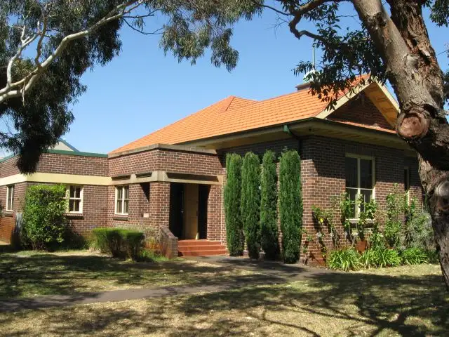 6 Menin Road