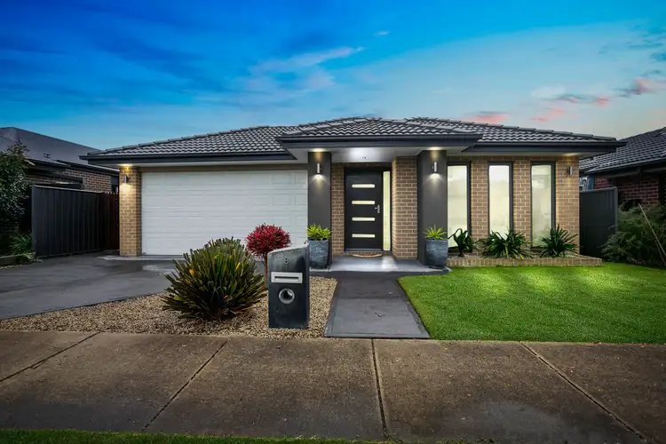 8 Zeus Avenue, Cranbourne West VIC 3977