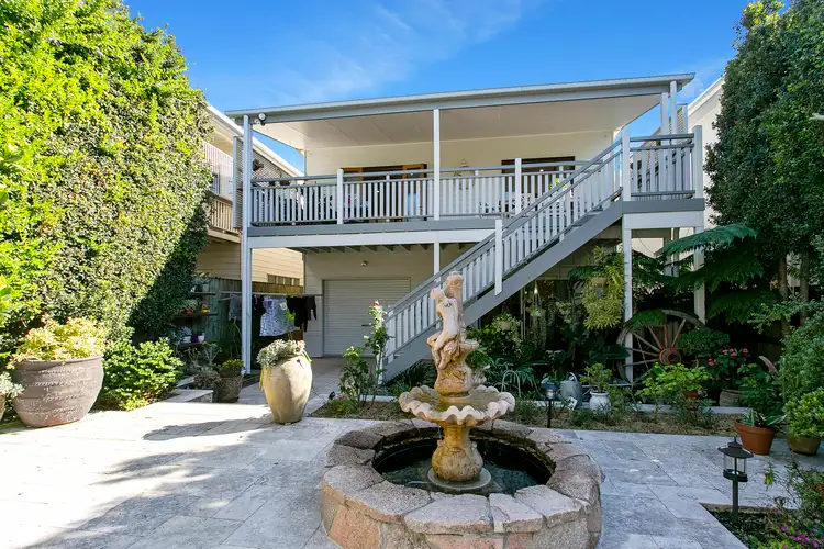 16 Pine Street, Wynnum QLD 4178