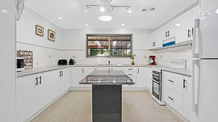 17 Bryant Street, Beachmere QLD 4510