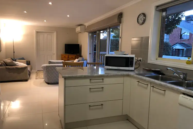 10 Renown Street