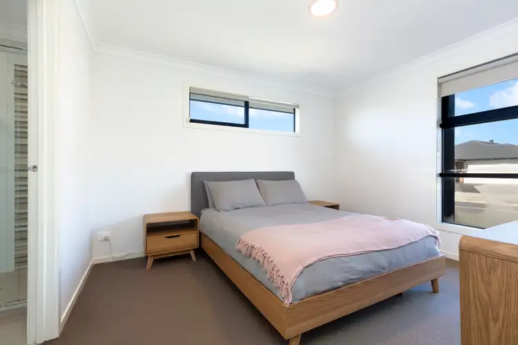 Fifth view of Homely house listing, 18 O'Meara Crescent, Cranbourne East VIC 3977