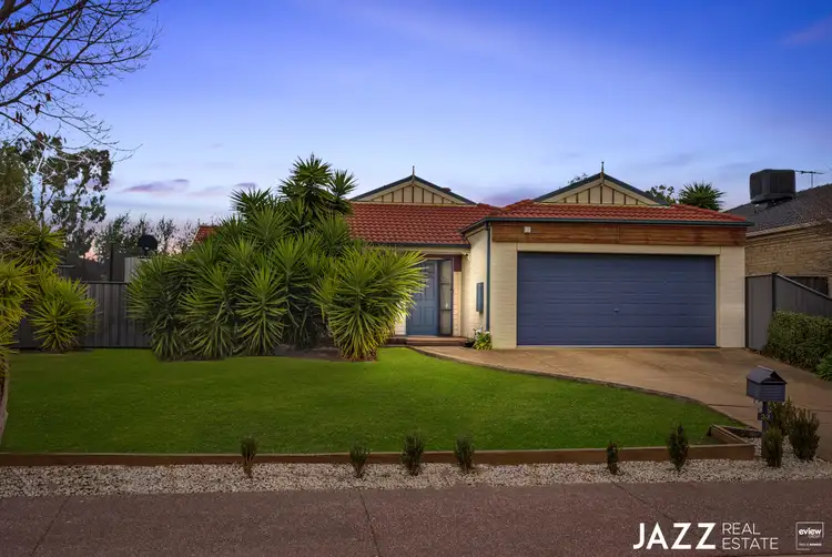 33 May Gibbs Circle, Point Cook VIC 3030