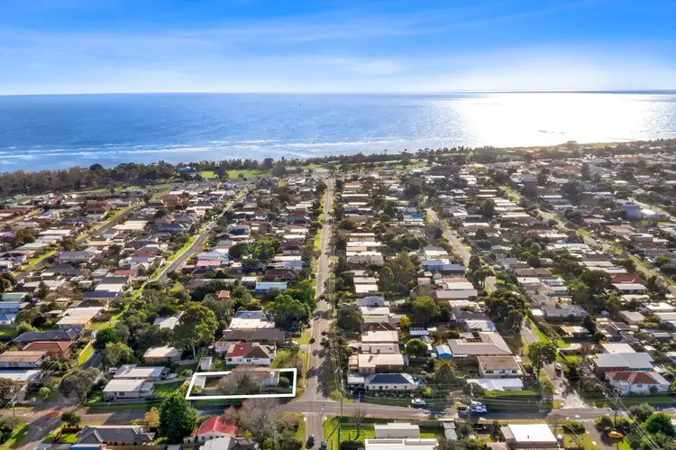 84 Sixth Avenue, Rosebud VIC 3939